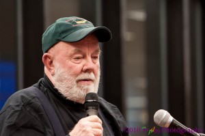 Gary Paulsen talks about his Iditarod experiences and promotes his books. Photo attributed to Marcus Griep on flickr